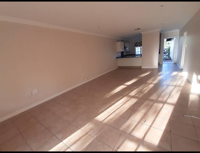 3 BEDROOM TOWNHOUSE TO LET IN SOMERSET PARK